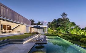 La Maison D'Ulysse - Luxury 4-Bedroom Villa With Pool In Canggu